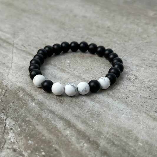 Matte White Howlite Black Onyx Bead Bracelet