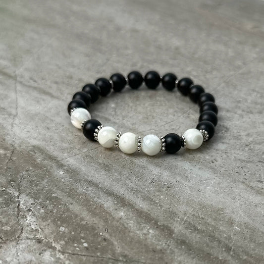 Bead Bracelet Mother of Perl and Black Onyx